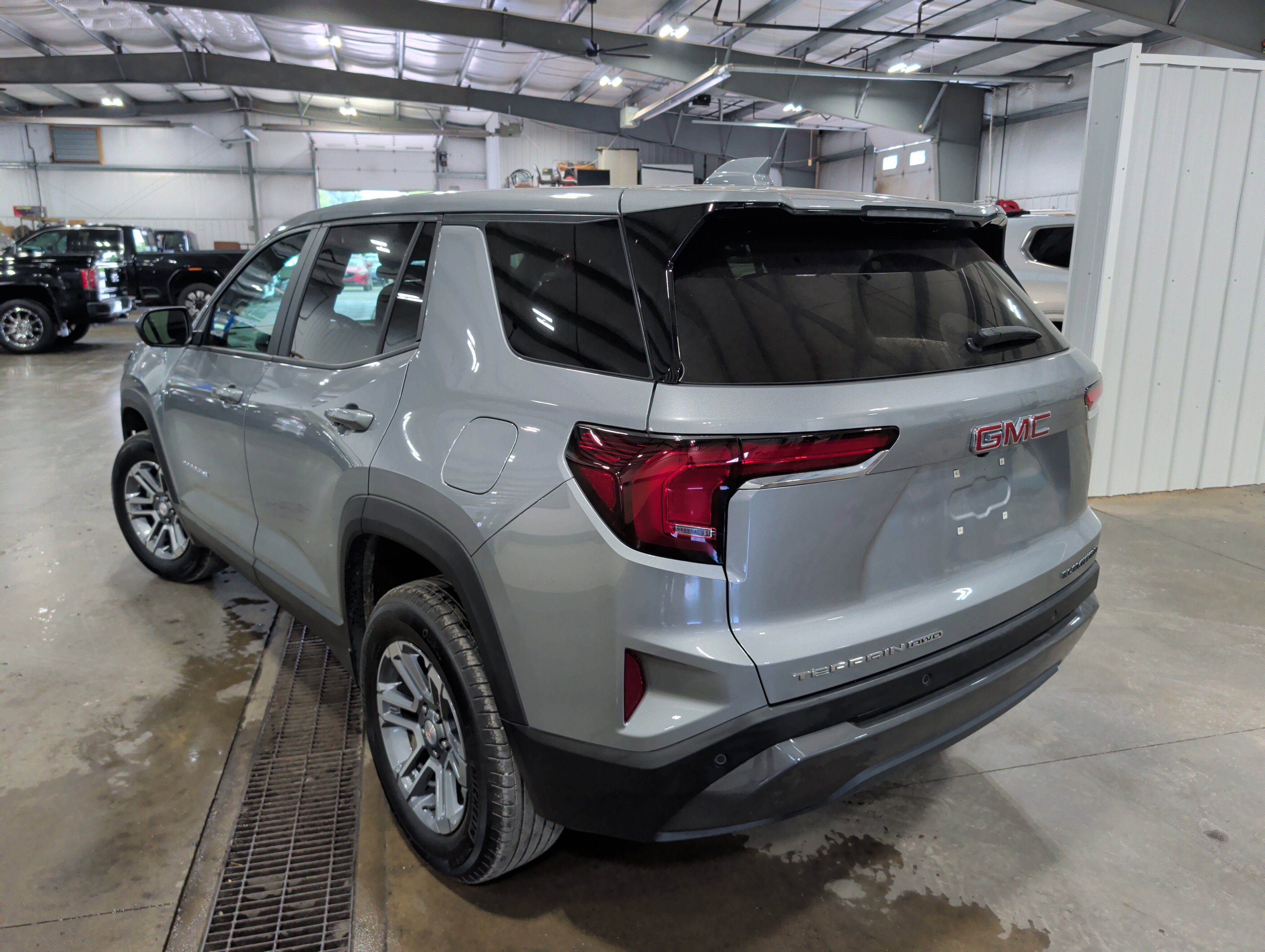 Used 2025 GMC Terrain Elevation AWD/4WD image 4
