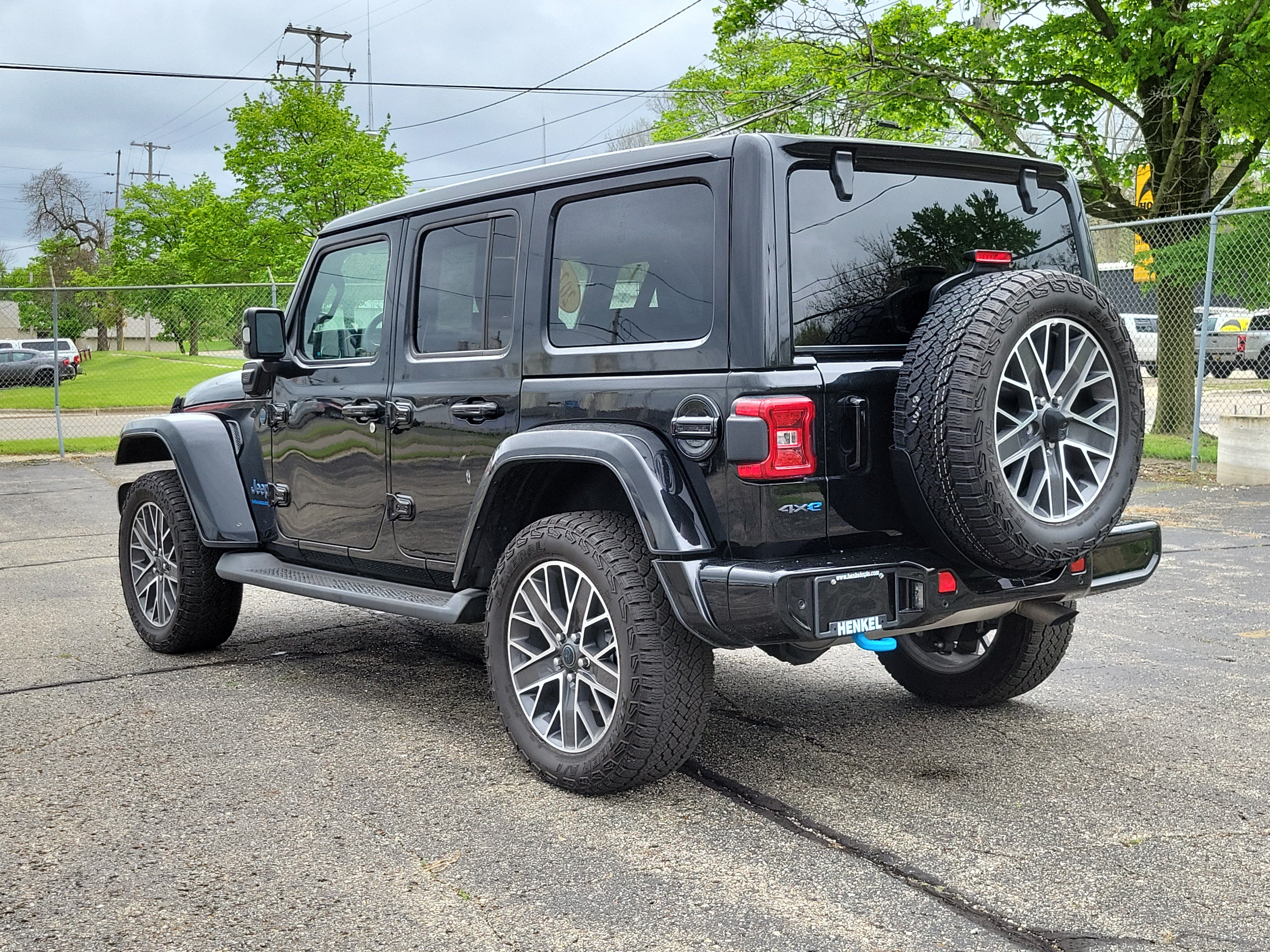 Used 2024 Jeep Wrangler High Altitude AWD/4WD image 3