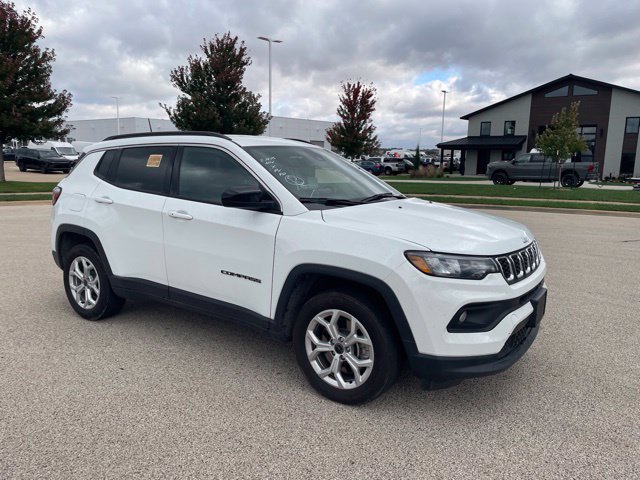 Used 2026 Jeep Compass Latitude AWD/4WD image 1