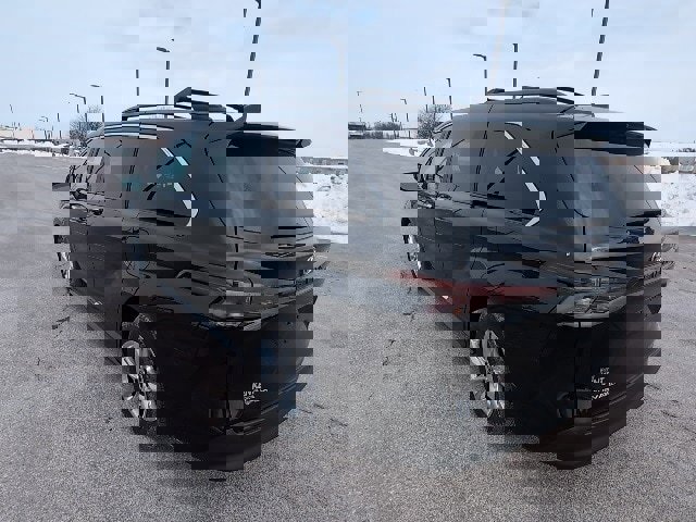 Used 2025 Toyota Sienna XLE image 8