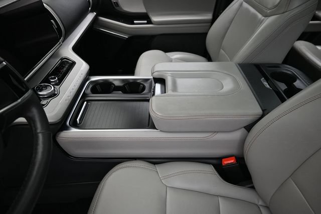 Used 2025 Ford Expedition Active AWD/4WD image 27