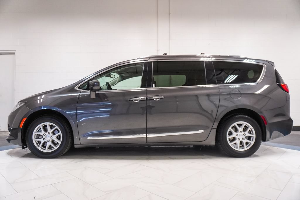 Used 2020 Chrysler Pacifica Touring-L FWD image 29