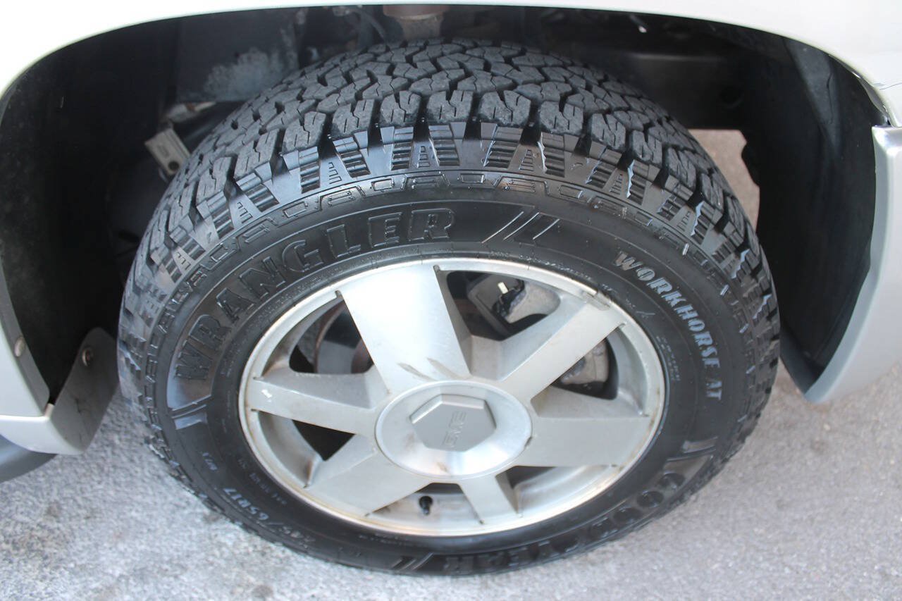 Used 2005 GMC Envoy XL SLT RWD image 11