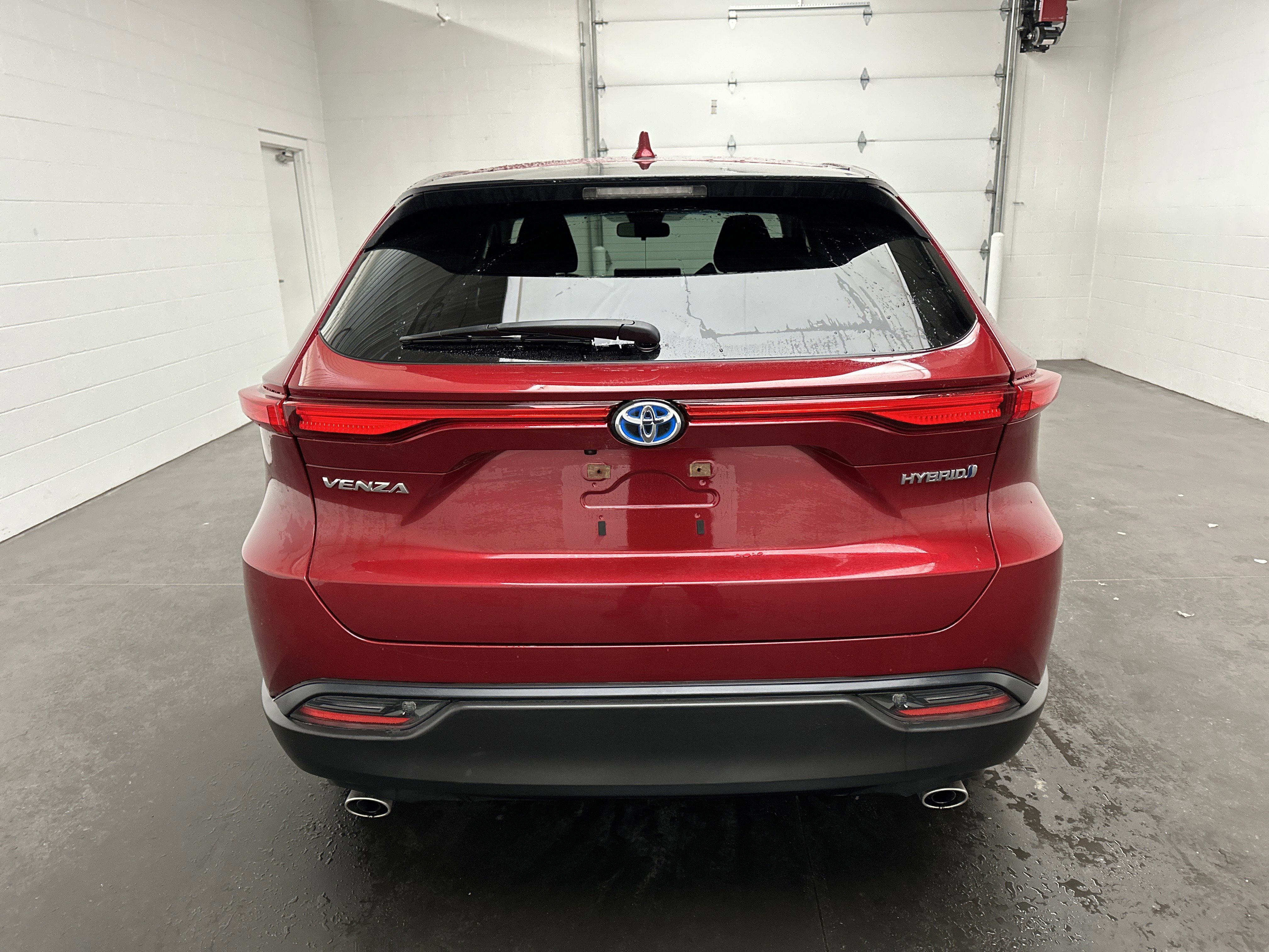 Used 2022 Toyota Venza LE image 8