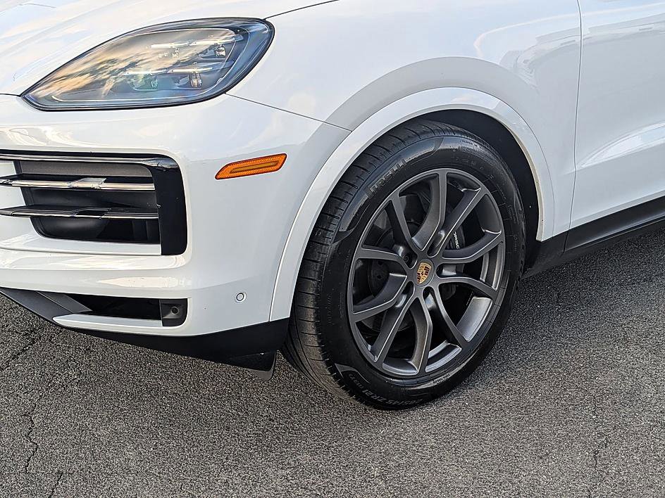 Used 2024 Porsche Cayenne AWD/4WD image 9