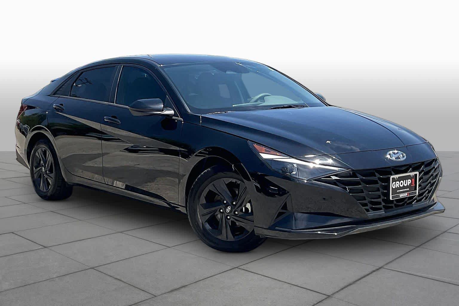 Used 2023 Hyundai Elantra SEL w/ Cargo Package FWD image 3