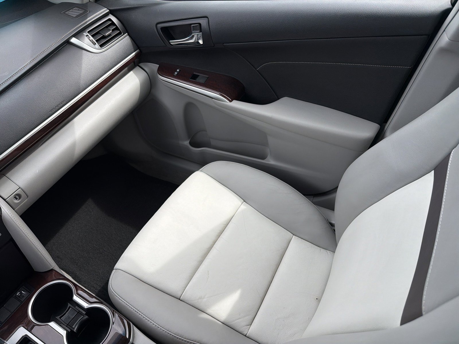 Used 2013 Toyota Camry XLE FWD image 19