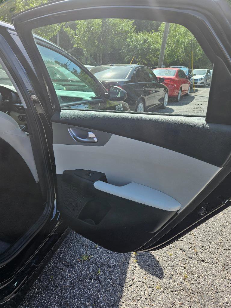 Used 2023 Kia Forte LXS image 19