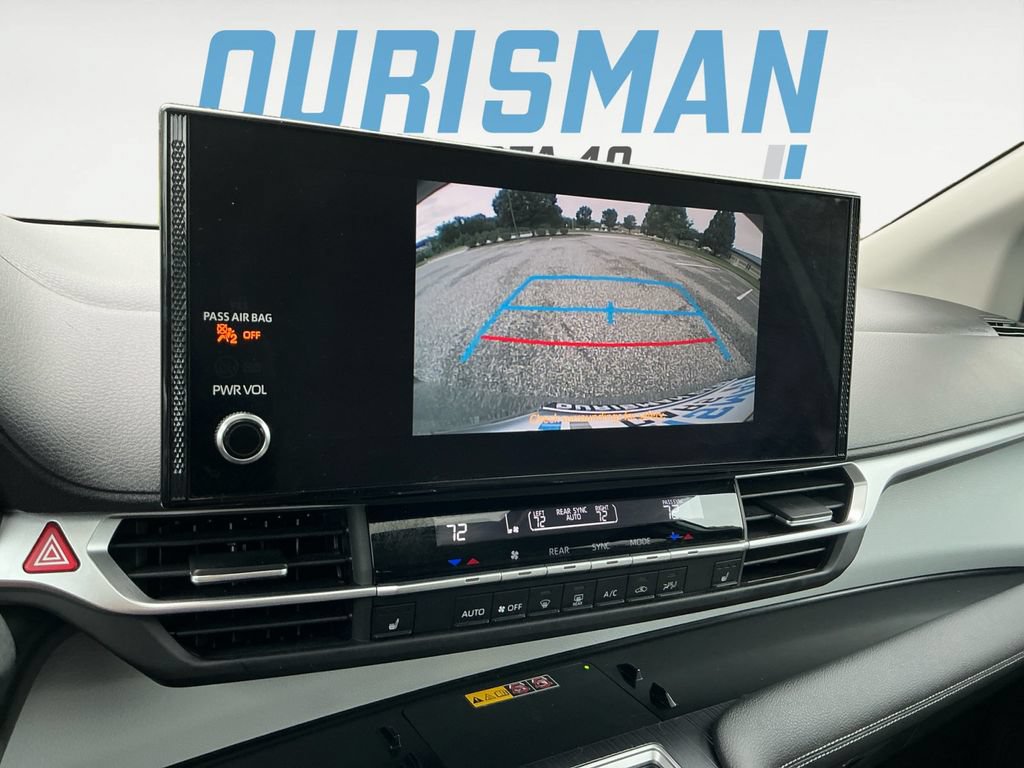Used 2025 Toyota Sienna XLE FWD image 20