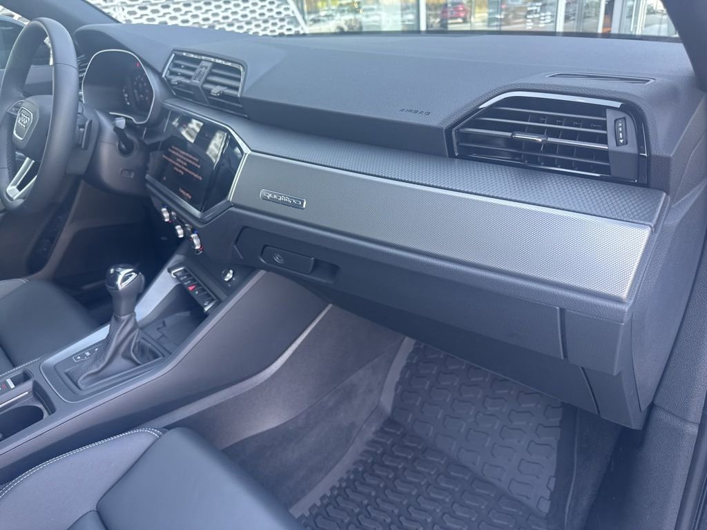 Certified 2025 Audi Q3 2.0T Premium w/ Convenience Package AWD/4WD image 36