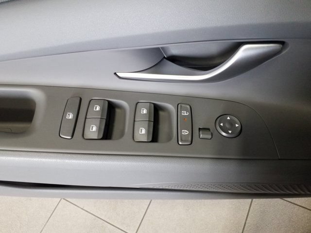 Certified 2025 Hyundai Elantra SE FWD image 11