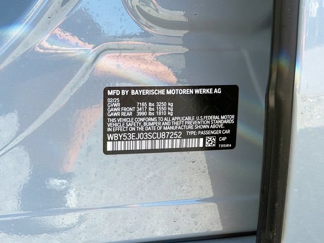 Used 2025 BMW i7 xDrive60 AWD/4WD image 45