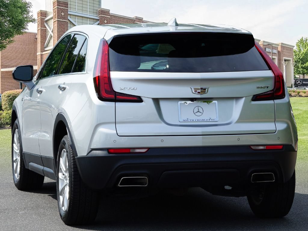 Used 2022 Cadillac XT4 Luxury w/ Cold Weather Package FWD image 7