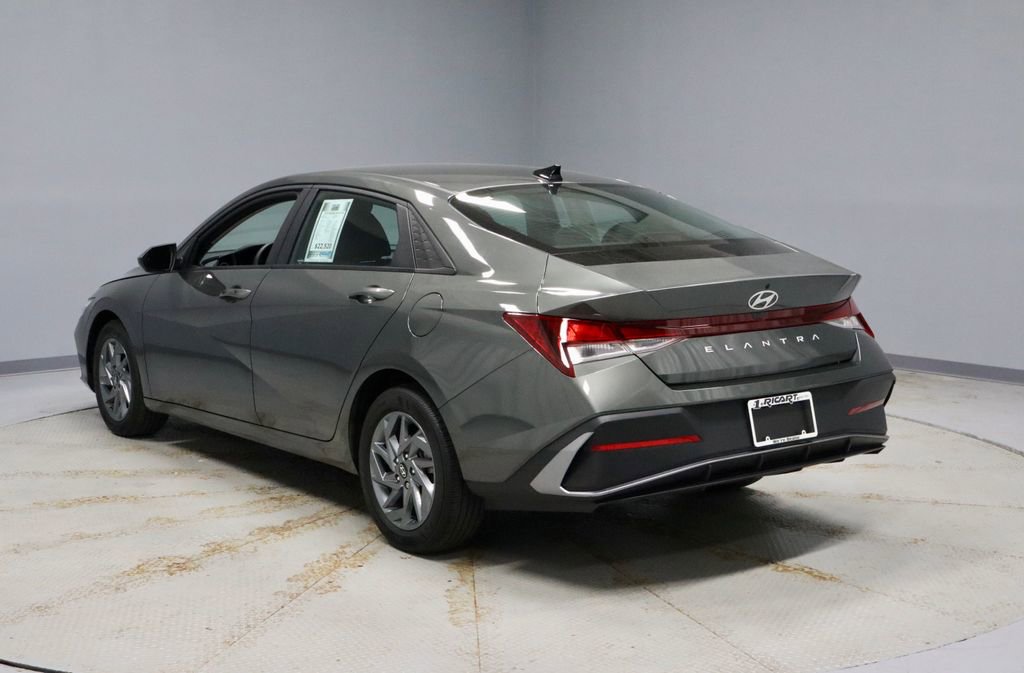 Certified 2024 Hyundai Elantra SEL image 10