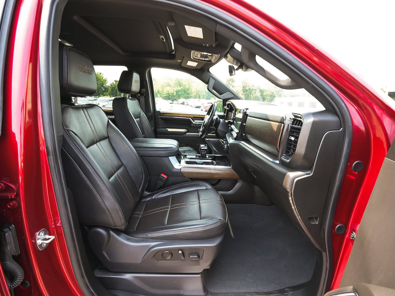 Used 2024 Chevrolet Silverado 1500 High Country w/ Technology Package AWD/4WD image 32