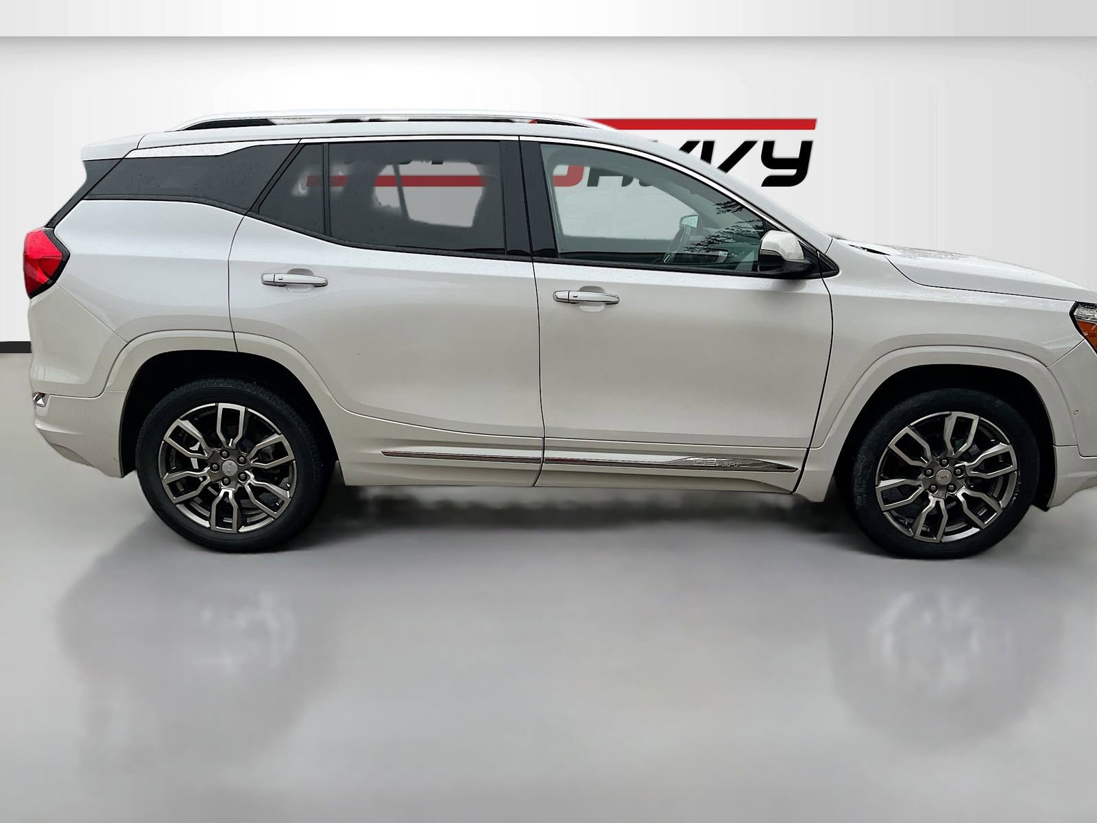 Used 2024 GMC Terrain Denali w/ Denali Premium Package image 8