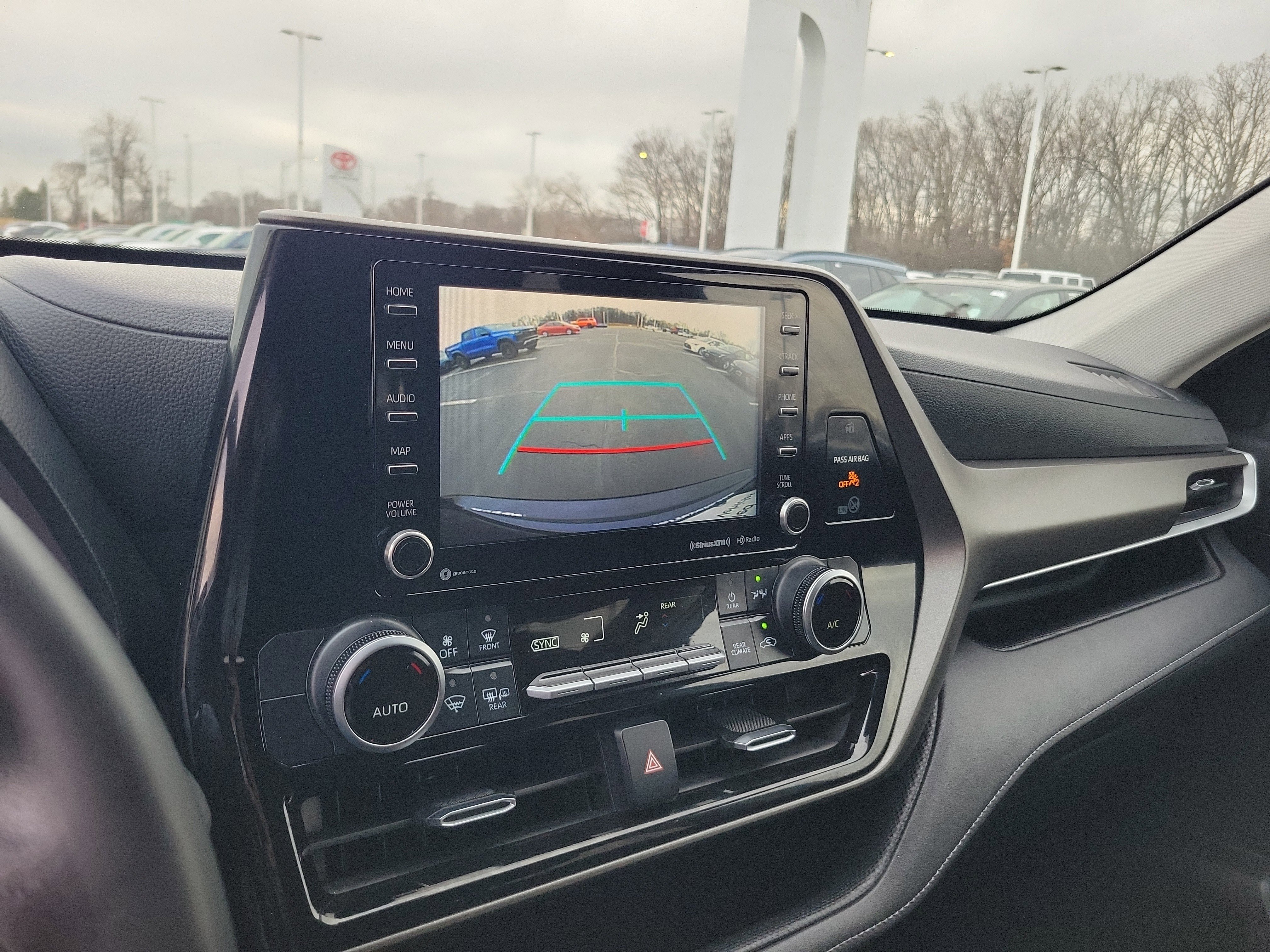 Certified 2020 Toyota Highlander LE image 15