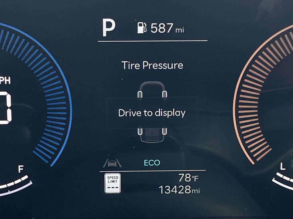 Certified 2025 Hyundai Santa Fe SEL image 17