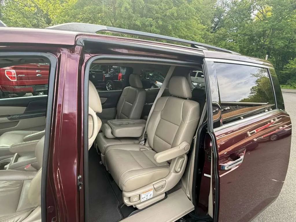Used 2011 Honda Odyssey Touring Elite image 11
