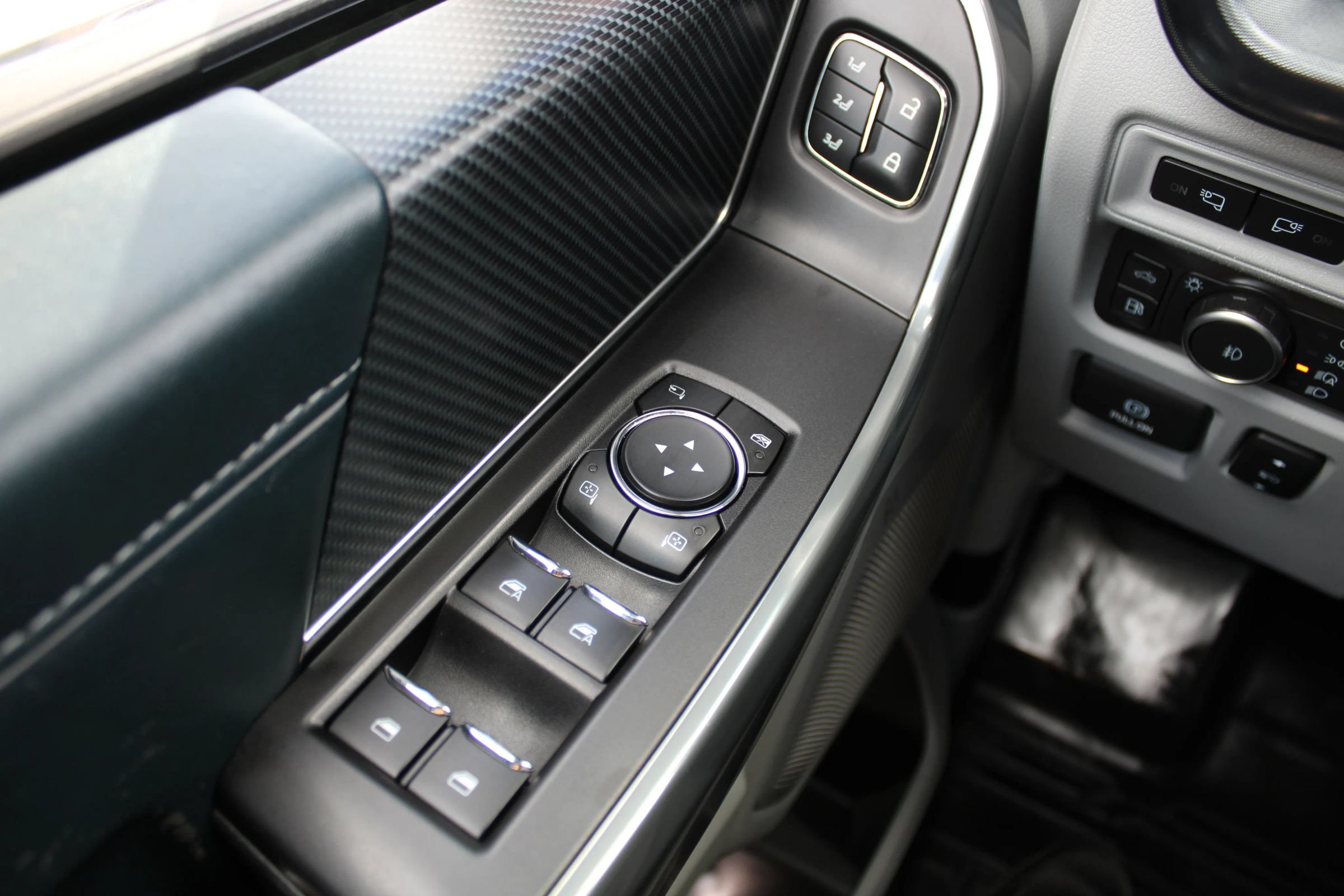 Used 2021 Ford F150 Limited AWD/4WD image 31