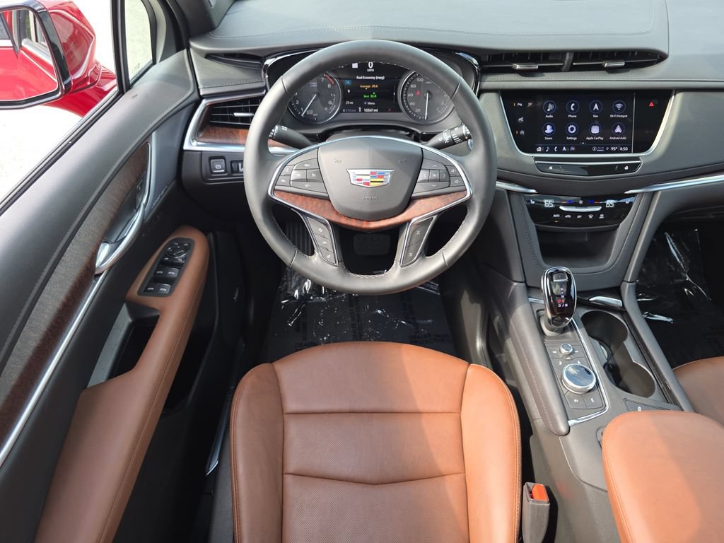 Used 2025 Cadillac XT5 Premium Luxury w/ Technology Package AWD/4WD image 2