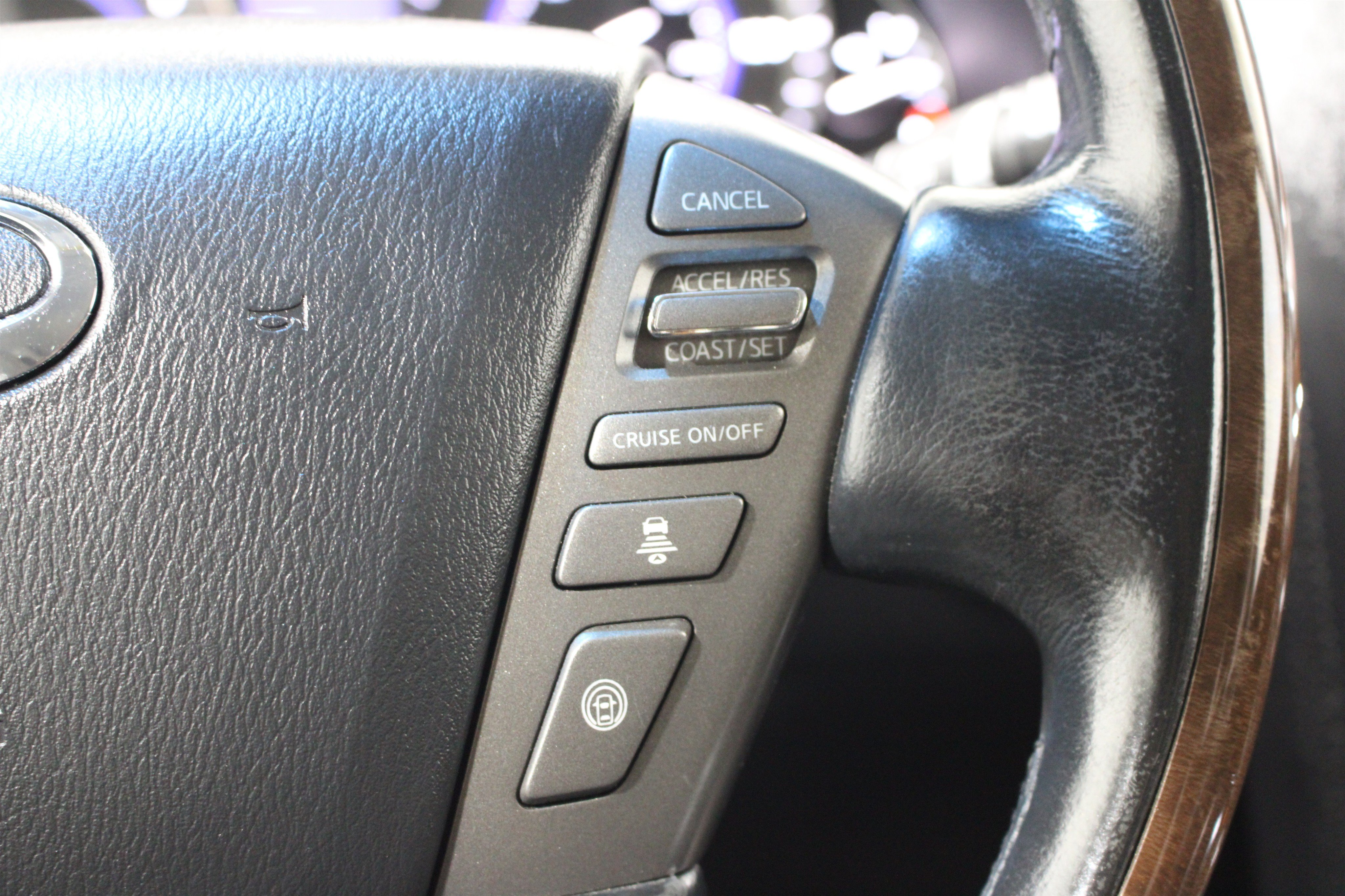 Used 2011 INFINITI QX56 4WD w/ Deluxe Touring Pkg image 13
