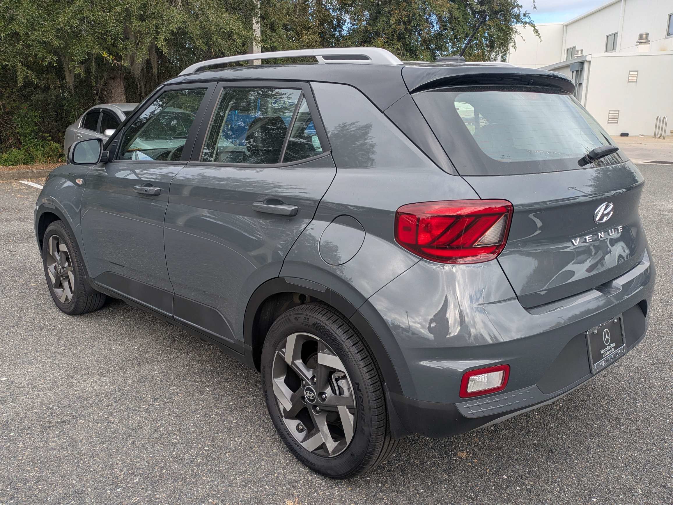 Used 2026 Hyundai Venue SEL FWD image 5