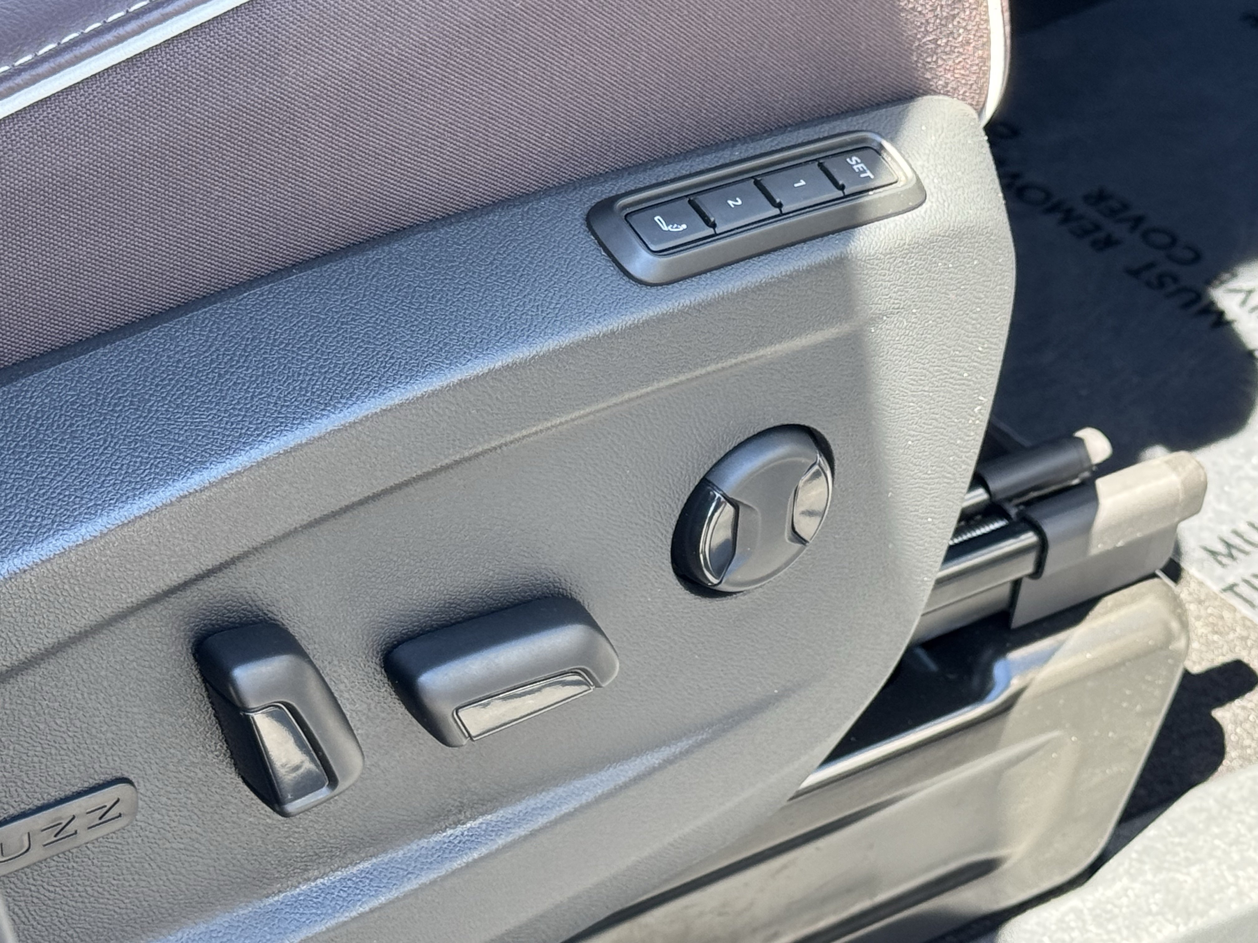 Certified 2025 Volkswagen ID. Buzz Pro S RWD image 34