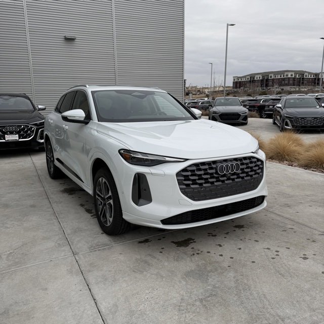 Used 2025 Audi Q5 Premium w/ Convenience Package image 9