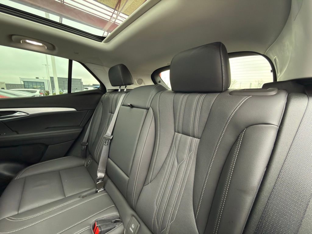 Used 2024 Buick Envision Avenir AWD/4WD image 27