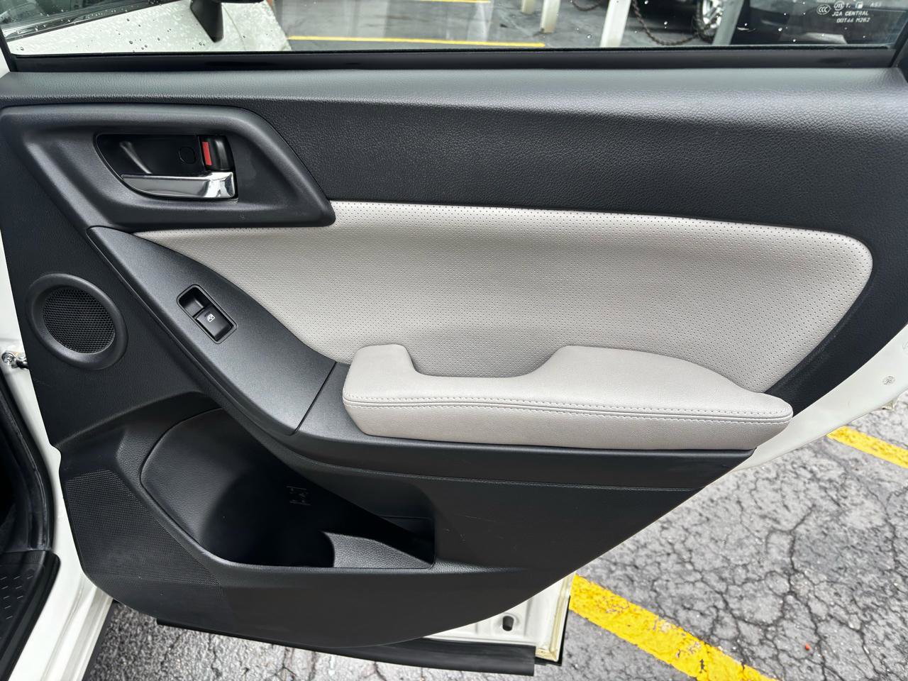 Used 2015 Subaru Forester 2.5i Touring AWD/4WD image 25