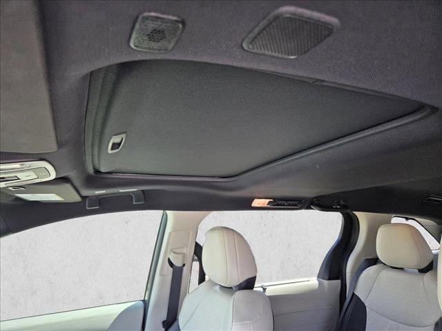 Used 2025 Toyota Sienna Platinum AWD/4WD image 14