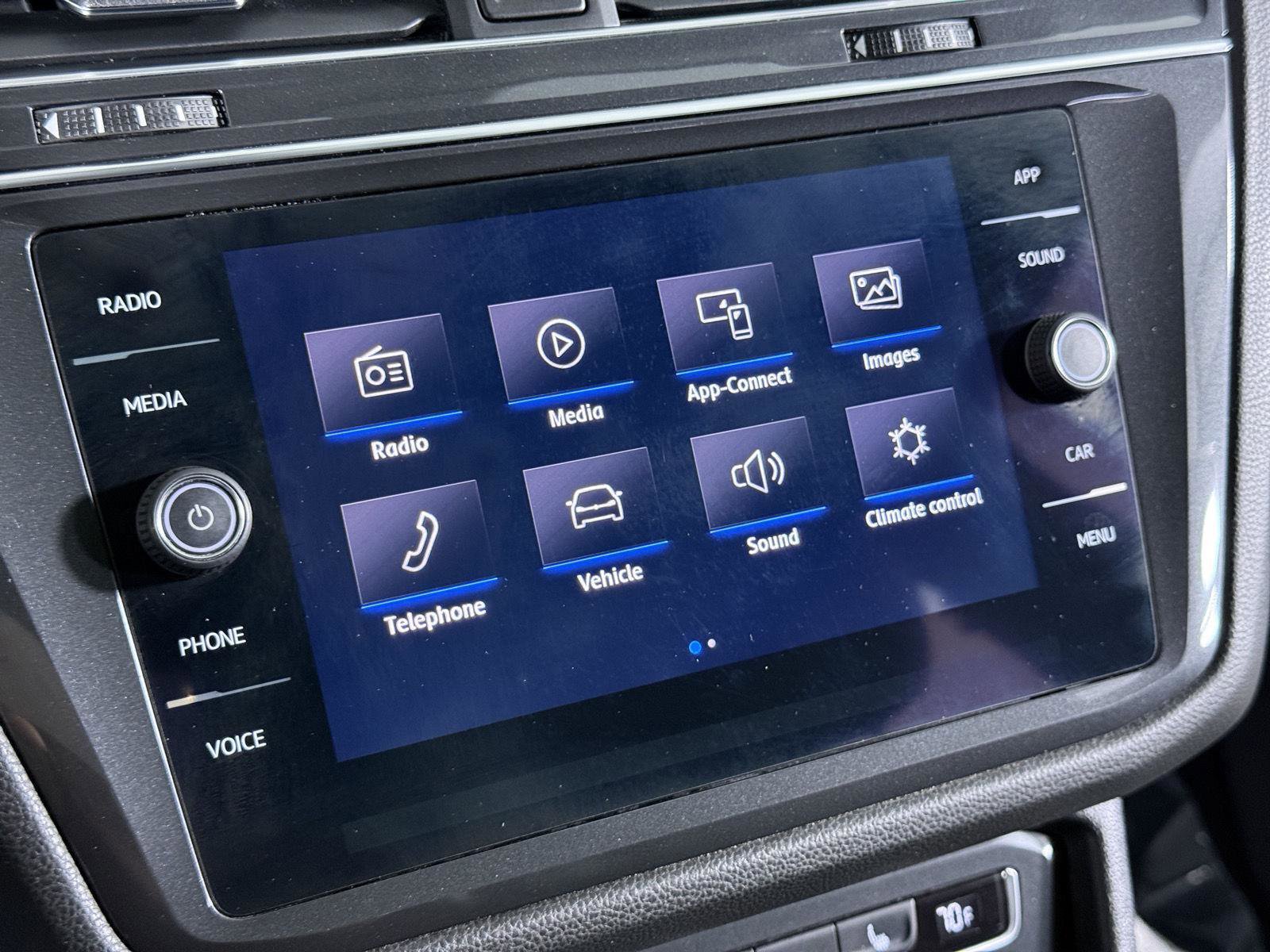 Used 2018 Volkswagen Tiguan SE w/ Panoramic Sunroof Package FWD image 14