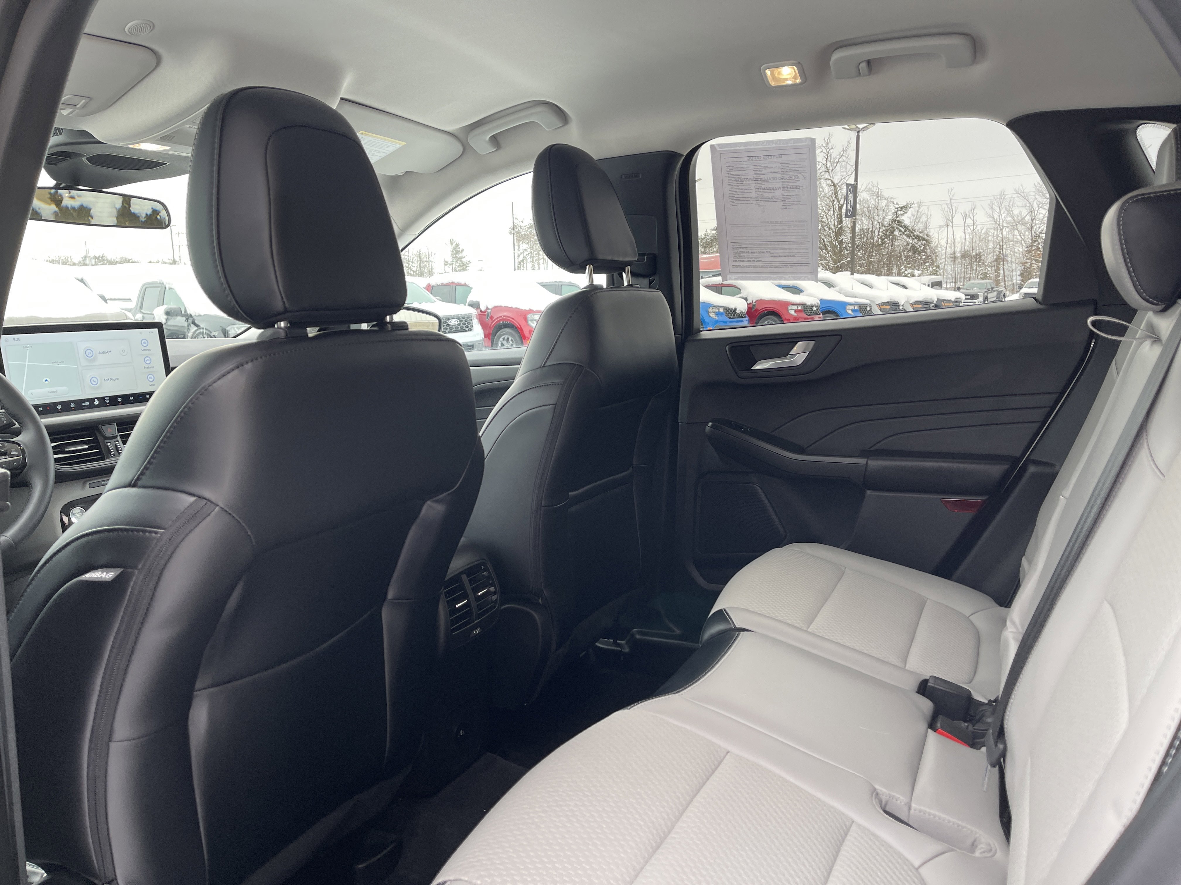 Used 2024 Ford Escape SE image 10