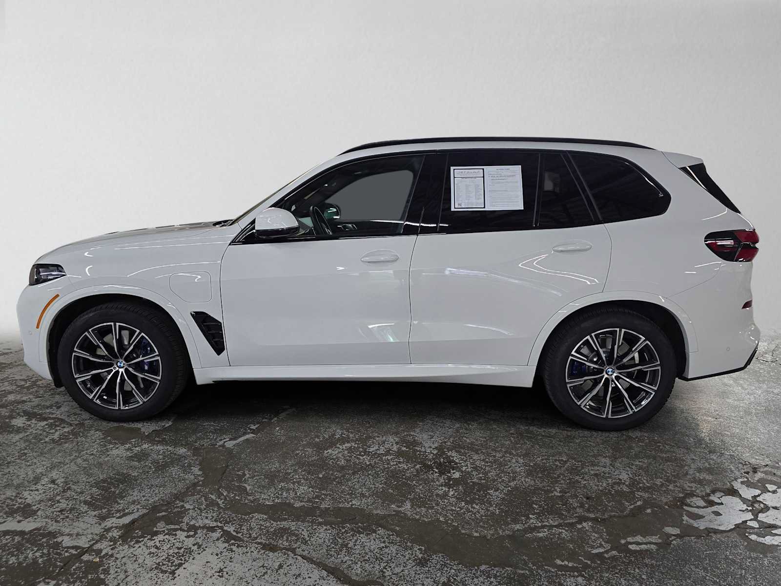 Used 2026 BMW X5 xDrive50e w/ M Sport Package AWD/4WD image 7