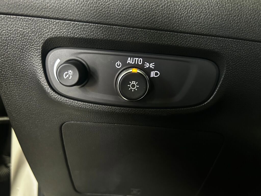 Used 2025 Buick Encore GX Avenir w/ Avenir Convenience Package image 15