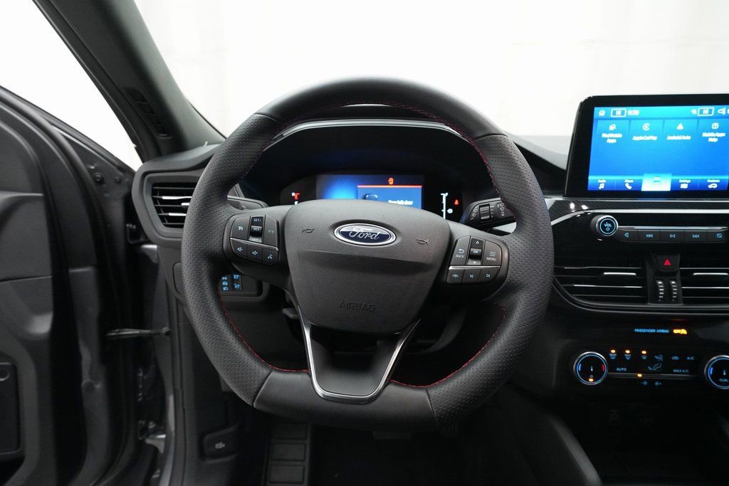 Used 2025 Ford Escape ST-Line image 4