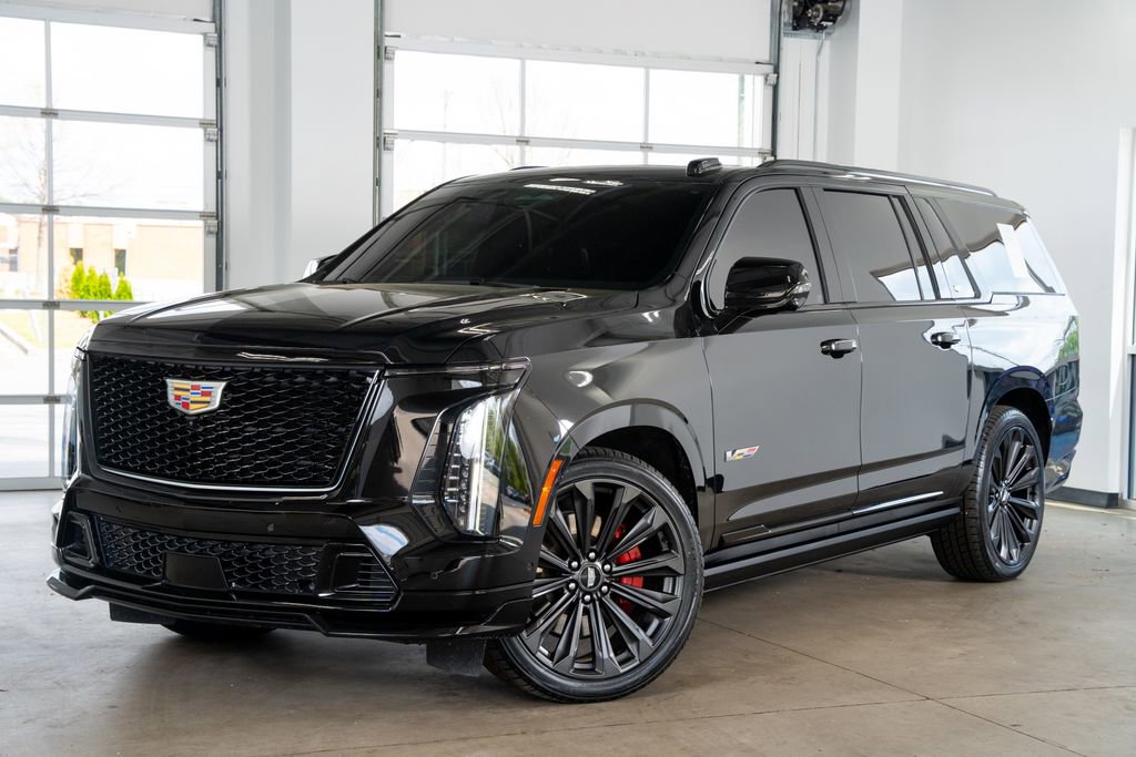 Used 2025 Cadillac Escalade ESV V image 2