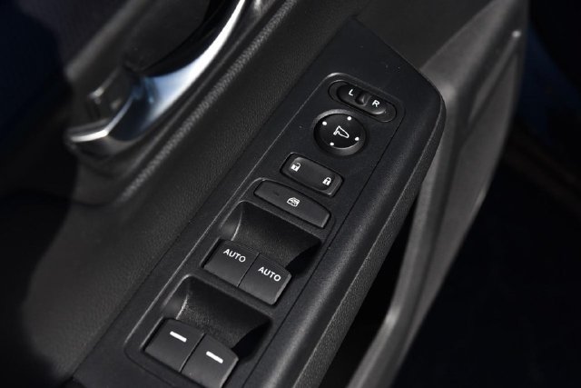 Used 2025 Honda CR-V EX image 8