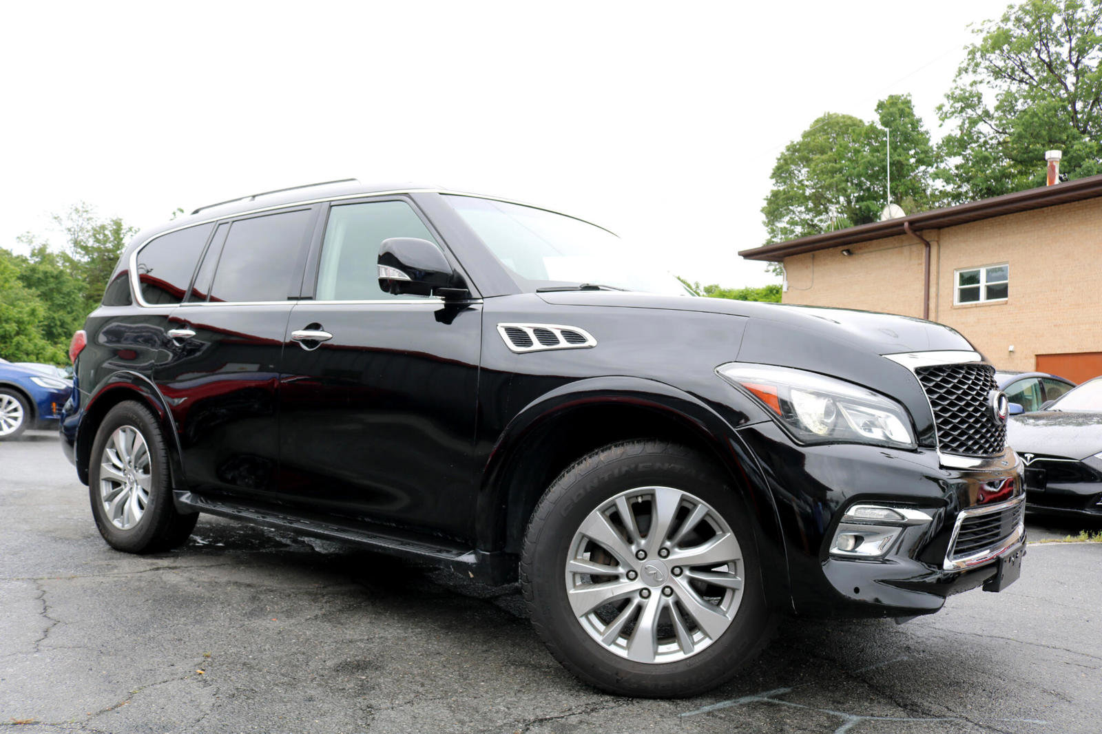 Used 2017 INFINITI QX80 4WD image 6