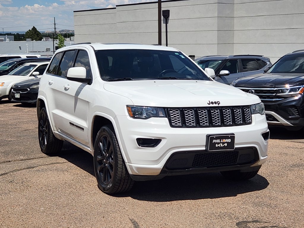 Used 2020 Jeep Grand Cherokee Altitude AWD/4WD image 3