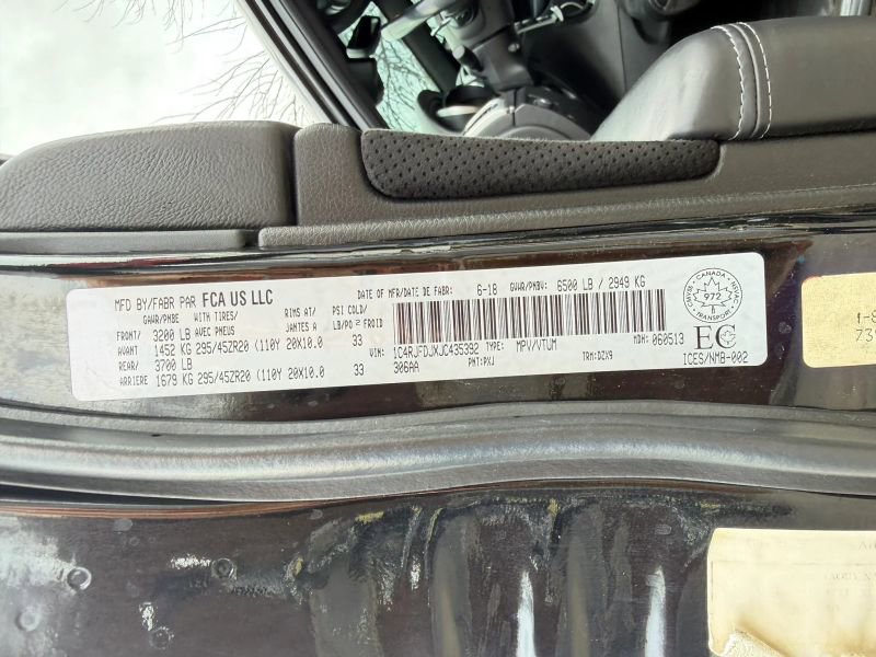 Used 2018 Jeep Grand Cherokee SRT image 37