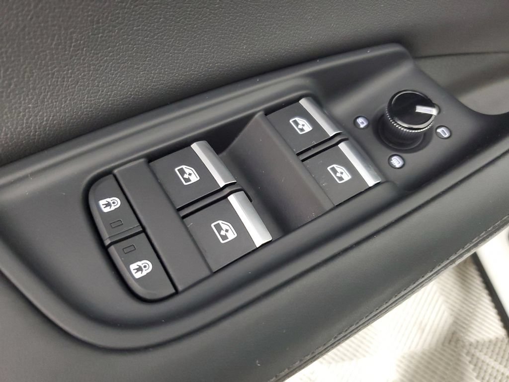 Used 2023 Audi Q8 Prestige AWD/4WD image 21