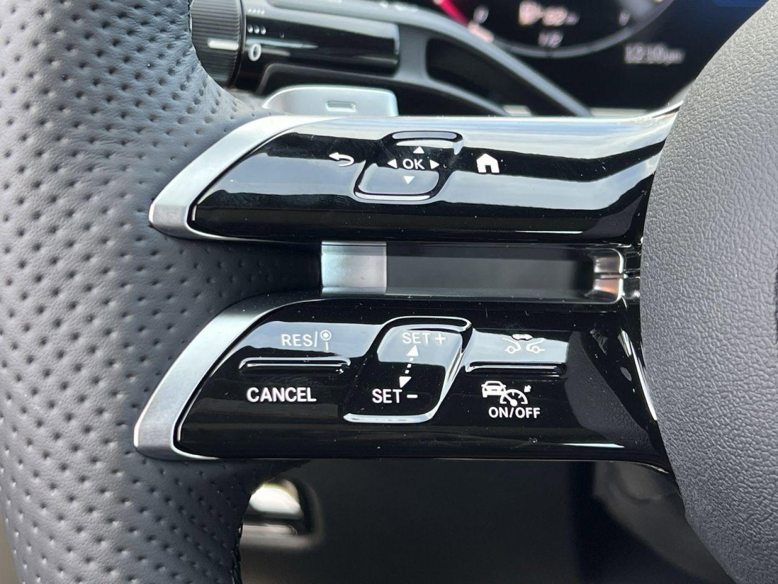 New 2025 Mercedes-Benz C 300 4MATIC Sedan image 30