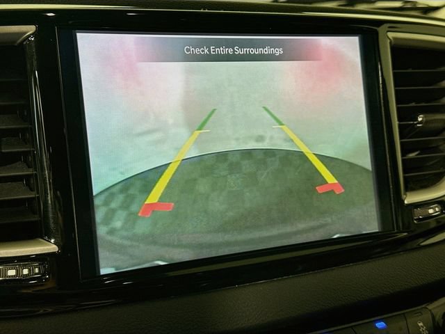 Used 2023 Chrysler Pacifica Touring-L FWD image 16