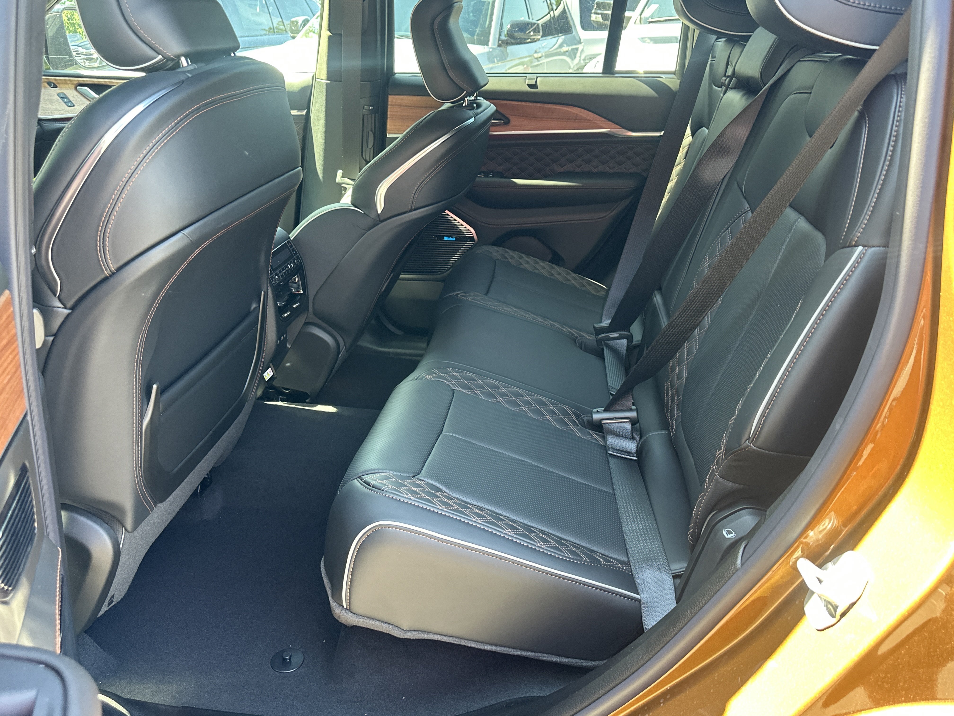 New 2026 Jeep Grand Cherokee Summit w/ Obsidian Package AWD/4WD image 31