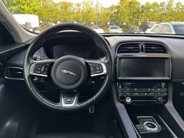 Used 2017 Jaguar F-PACE S image 18
