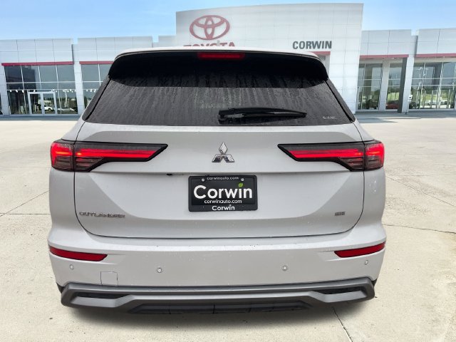 Used 2025 Mitsubishi Outlander SE AWD/4WD image 4