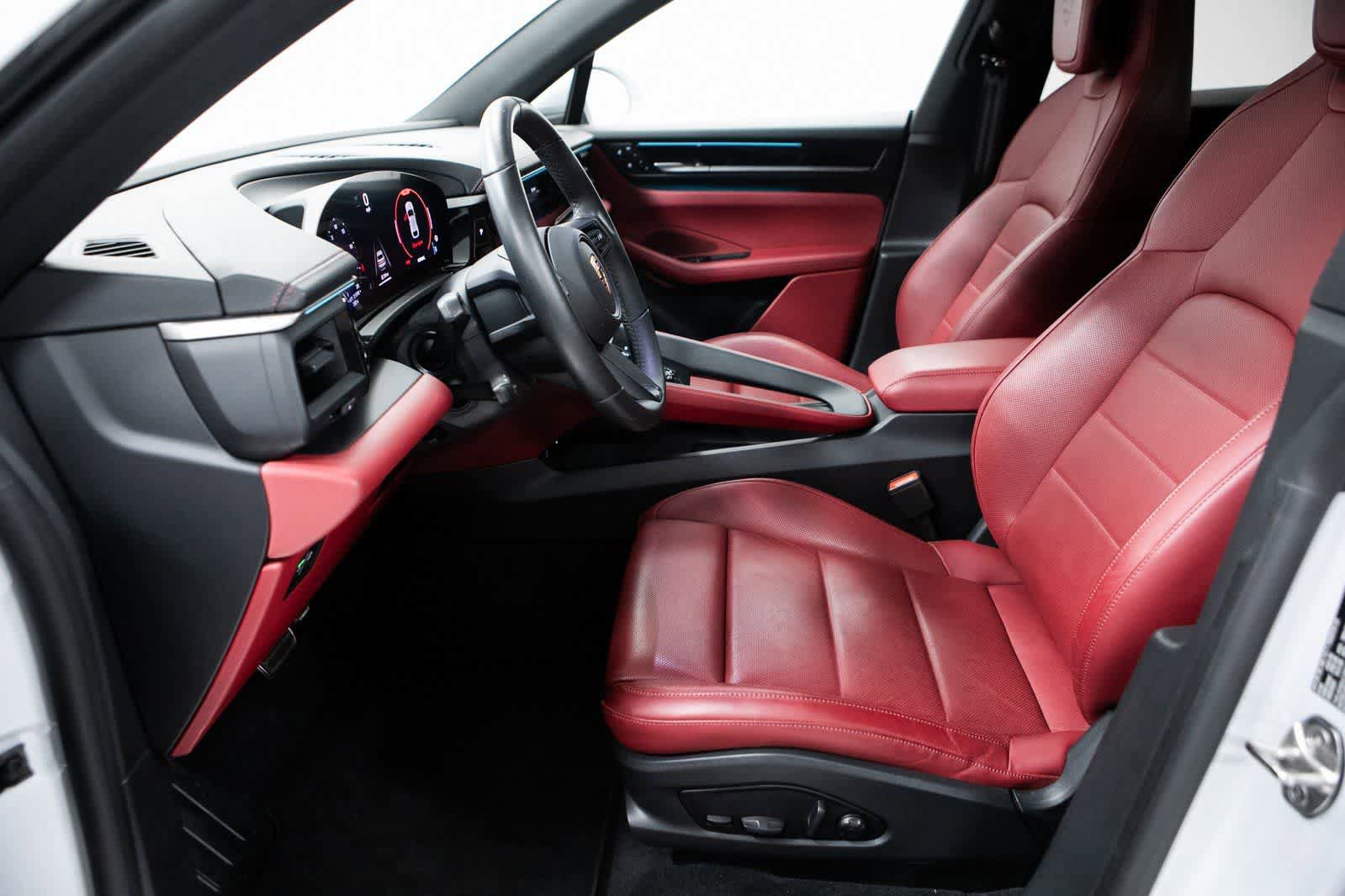 Certified 2025 Porsche Macan 4S Electric AWD/4WD image 16