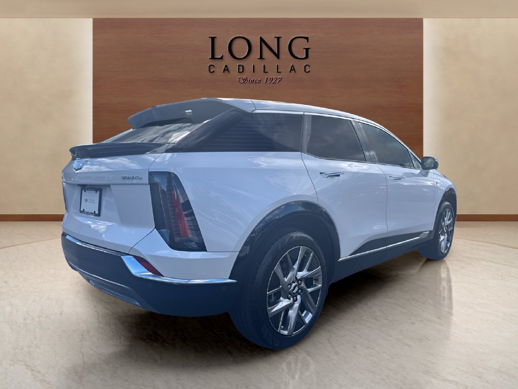 Used 2025 Cadillac Optiq Luxury 2 w/ LPO, Floor Liner Package AWD/4WD image 5